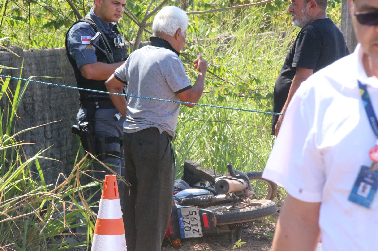 Homem é perseguido, baleado e morre ao colidir em muro em Iranduba