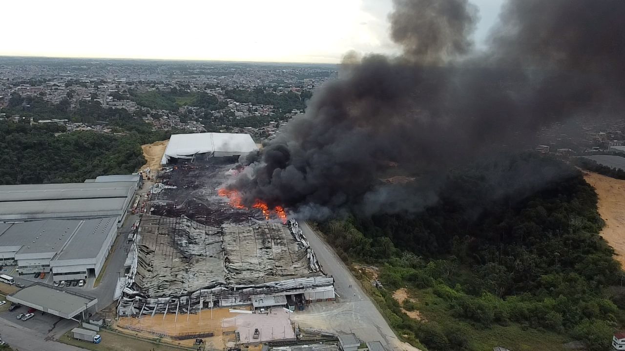 Fogo em fábricas de Manaus foi controlado, diz Corpo de Bombeiros