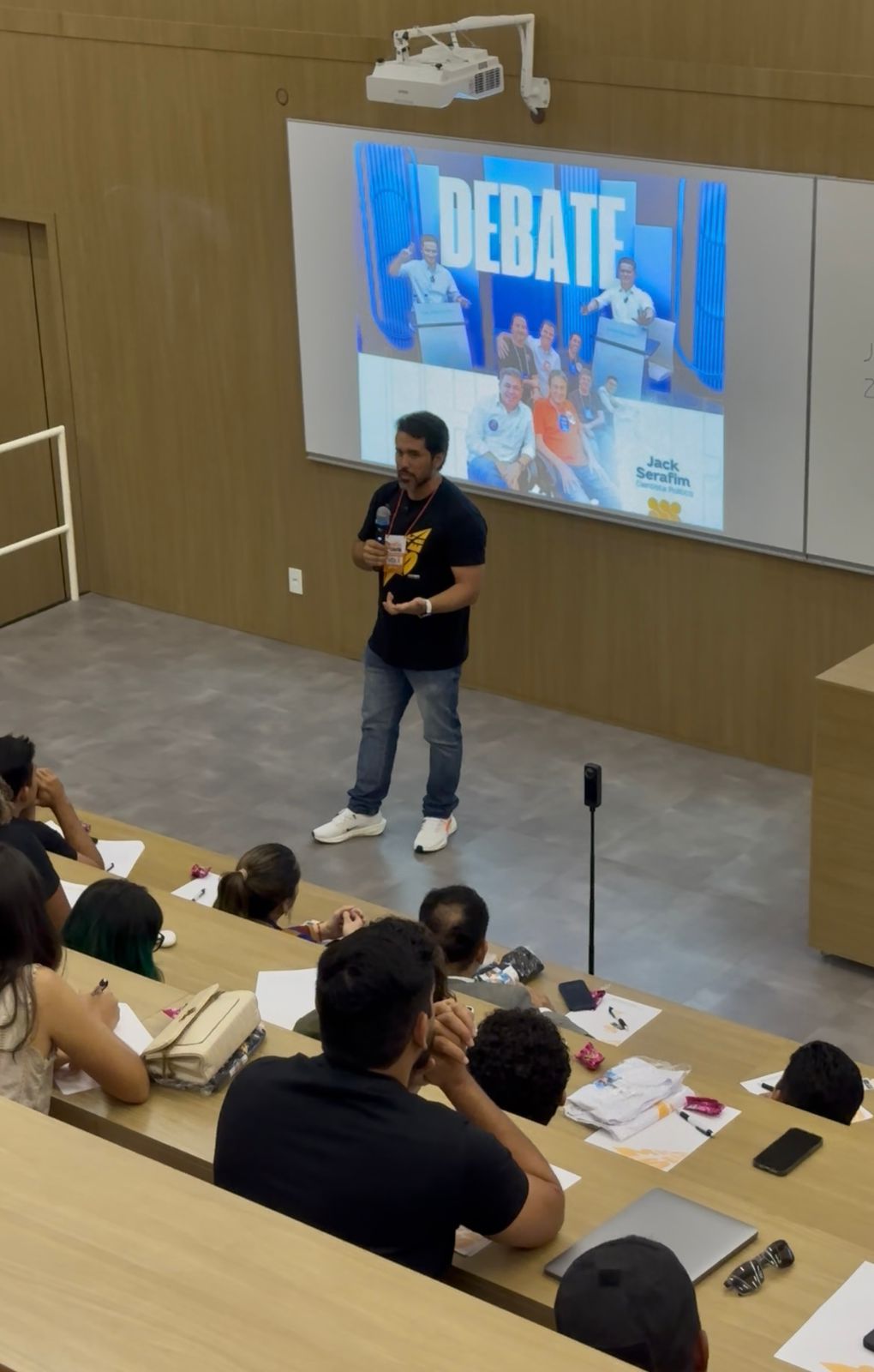 Jack Serafim apresenta palestra e destaca Manaus como polo de comunicação 