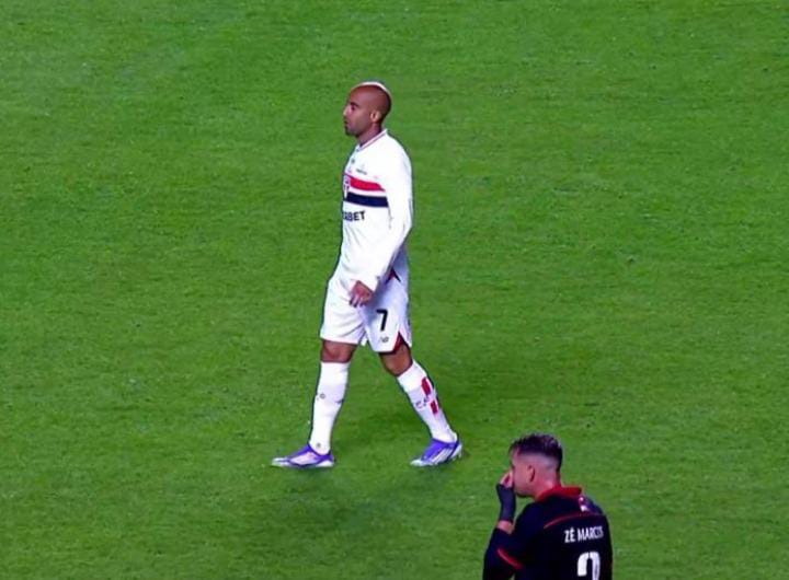 São Paulo vence o Vitória e respira no Campeonato Brasileiro
