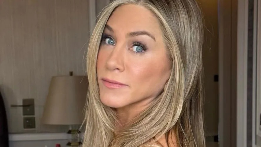 Jennifer Aniston revela jantar com Michelle após boatos de affair com Barack Obama