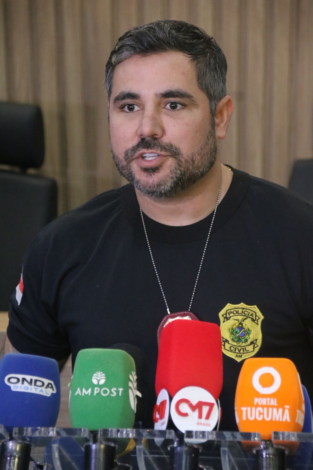 Dupla é presa por aplicar golpes de falsas vendas de armas em Manaus