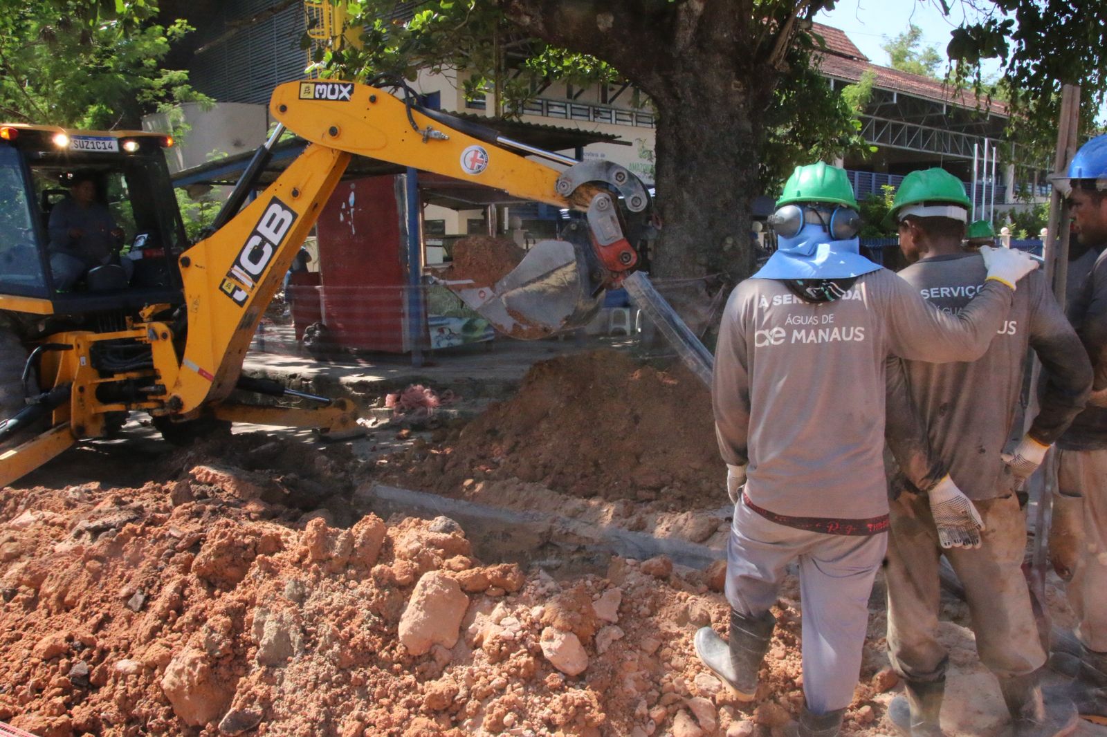 Caos: Obra da Águas de Manaus faz rota de ônibus ser alterada no Japiim