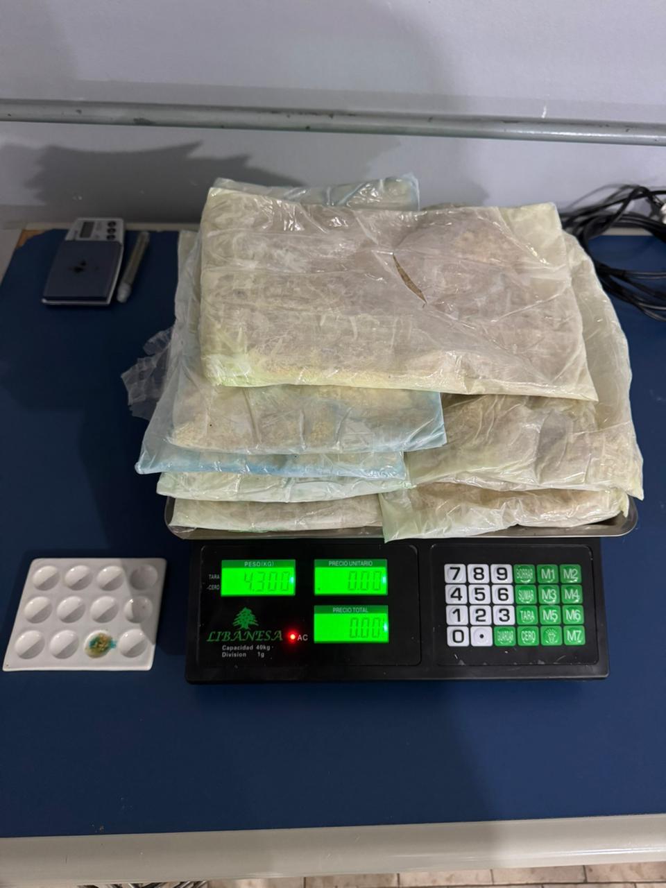 Mulher com filho recém-nascido é presa com 4,3 kg de drogas em aeroporto de Tabatinga