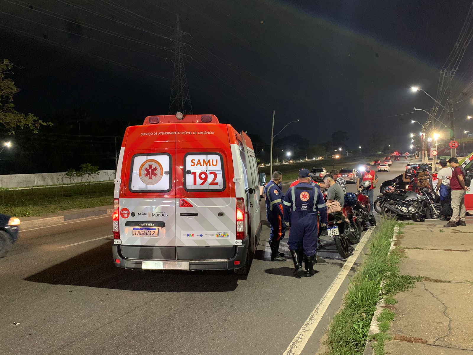 Condutor morre após cair de moto e ser atropelado na Avenida das Torres
