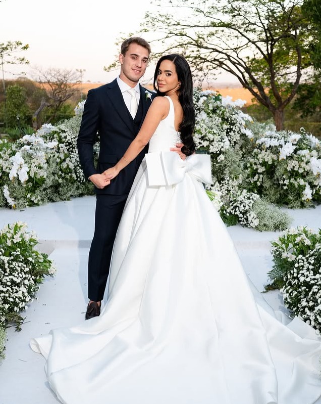 Mariely Santos, das Gêmeas Lacração, se casa em fazenda luxuosa; veja foto