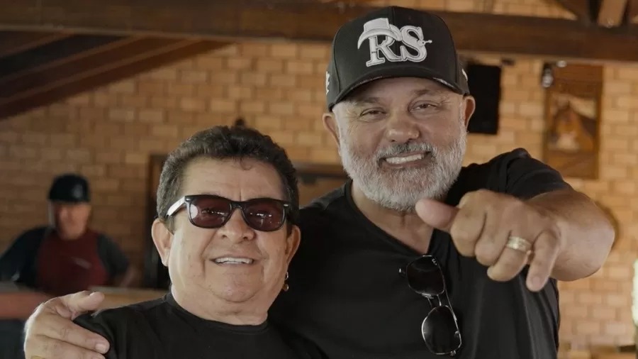 Caminhão da dupla Rionegro e Solimões tomba em acidente no Paraná 