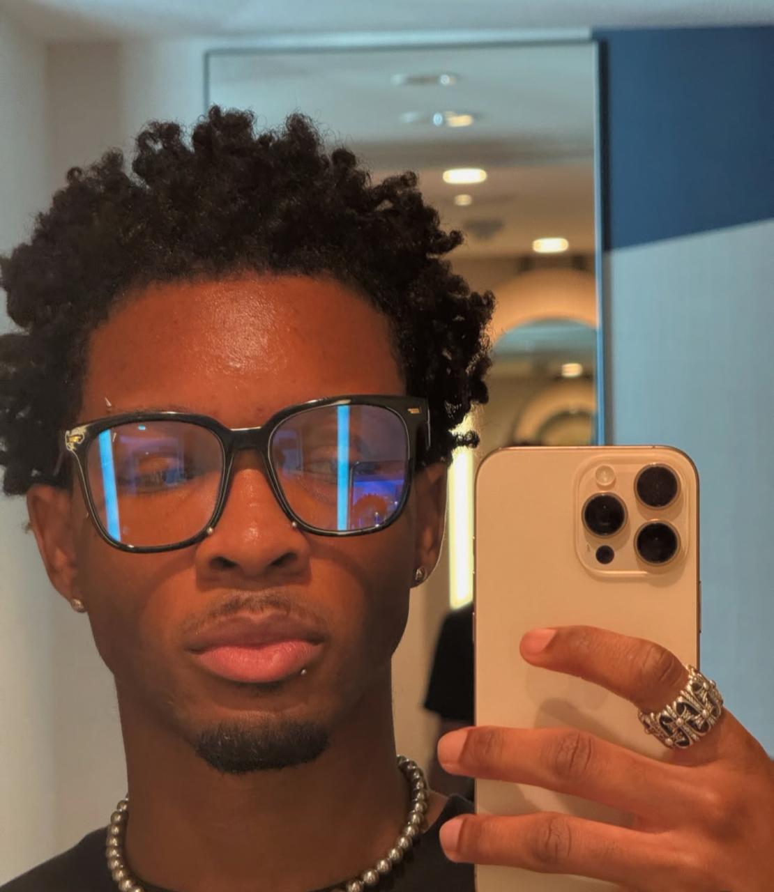 Corpo encontrado em carro do cantor D4vd é identificado