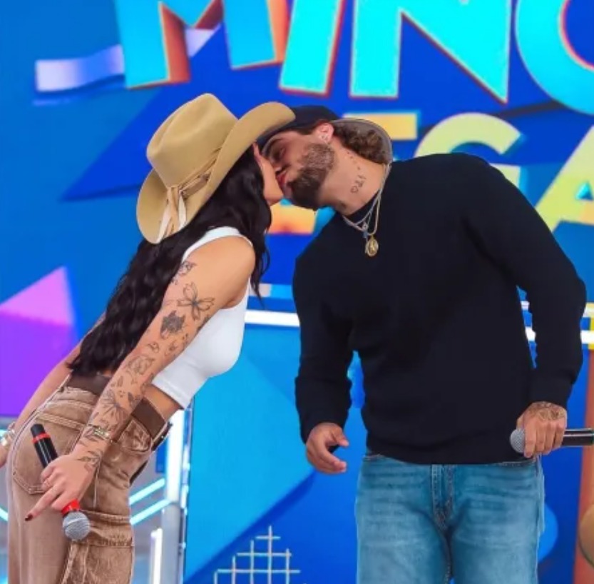 Ana Castela e Zé Felipe se beijam em público após assumirem romance