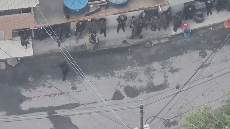 PMs são presos por crimes cometidos durante operação contra CV no Rio