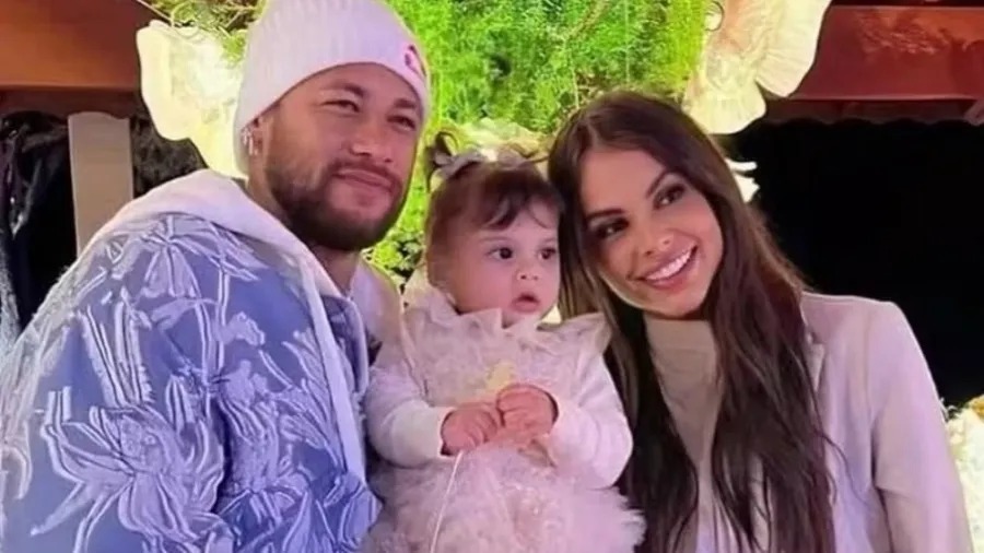 Filha de Neymar e Amanda Kimberlly sofre acidente e passa por cirurgia