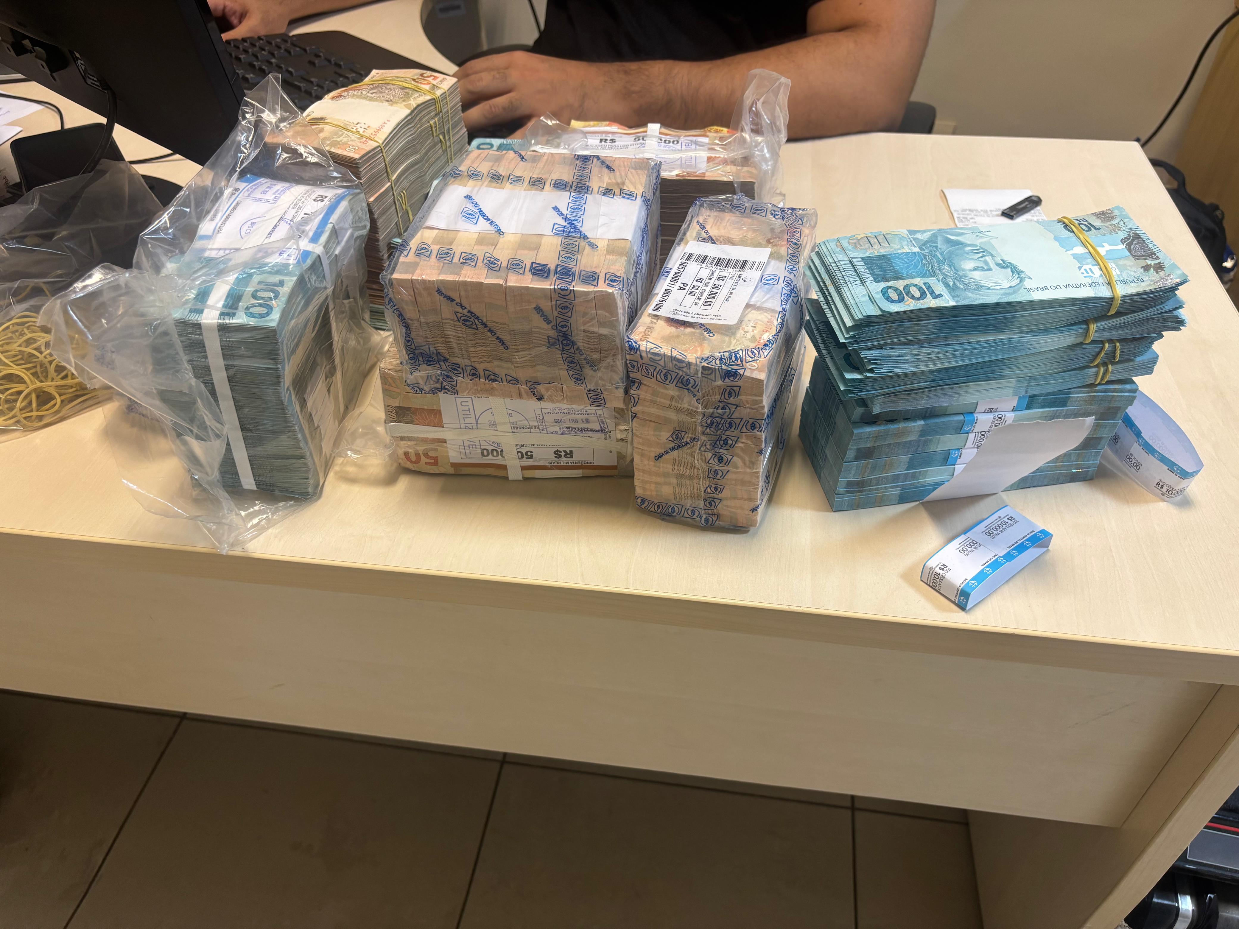 Operação apreende mais de R$ 1,1 milhão em 'dinheiro vivo' em Manaus