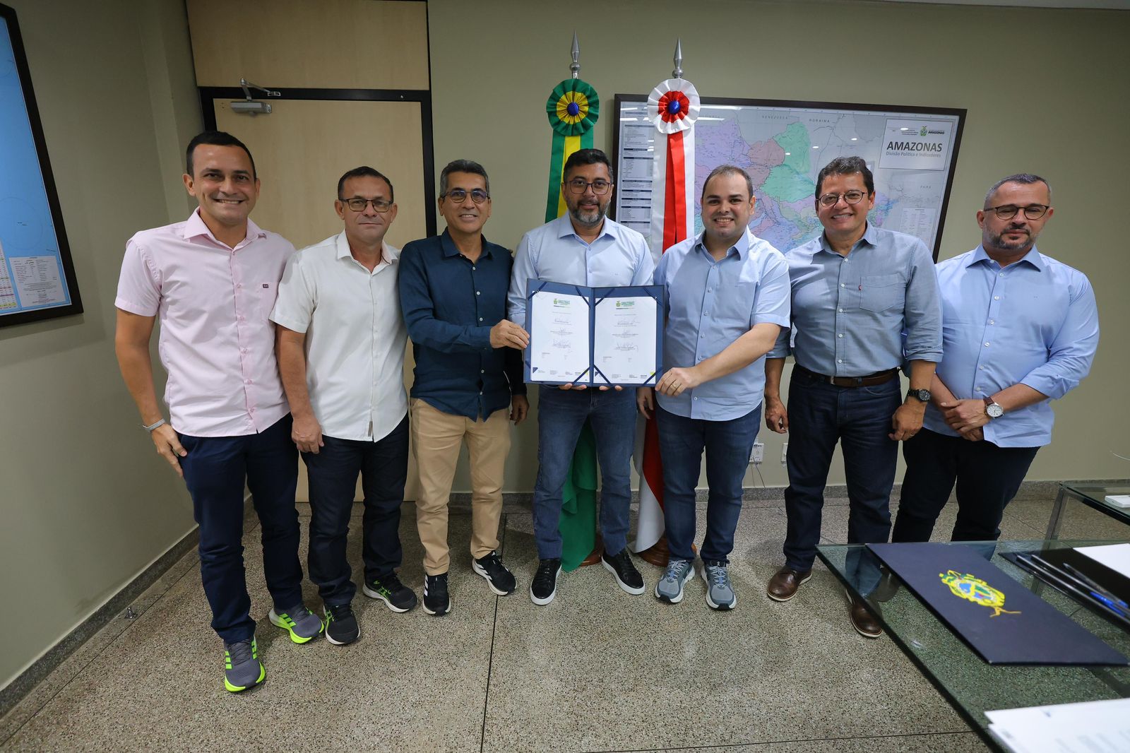 Convênios garantem recuperação de ruas e apoio ao setor primário em Carauari e Manicoré