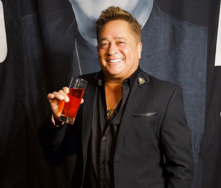 Leonardo revela que usa 'azulzinho' todo dia 