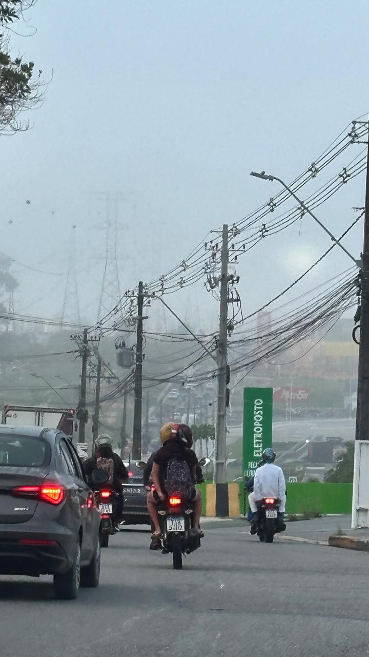 Neblina encobre Manaus e dificulta tráfego em avenidas