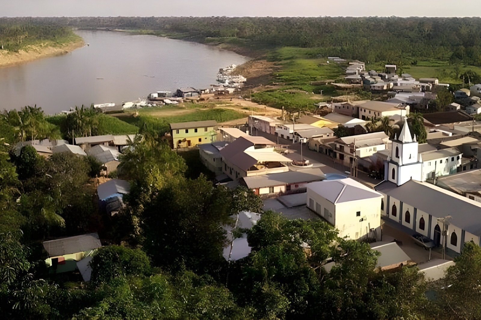 Professor e diretor são condenados a 50 anos de prisão por estupro de alunas no Amazonas