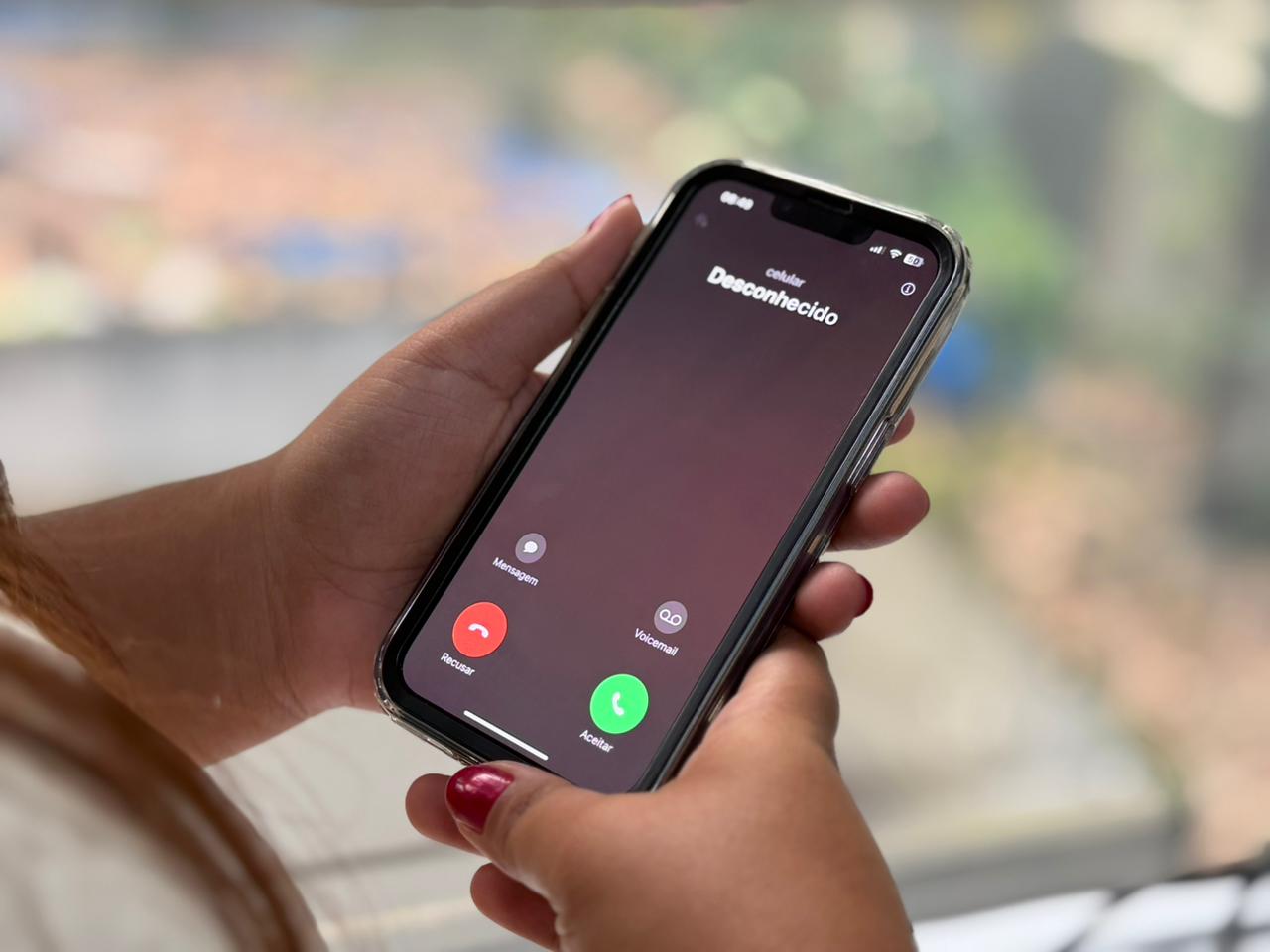 Golpistas usam ligação muda para clonar vozes e aplicar fraudes, alerta PC-AM