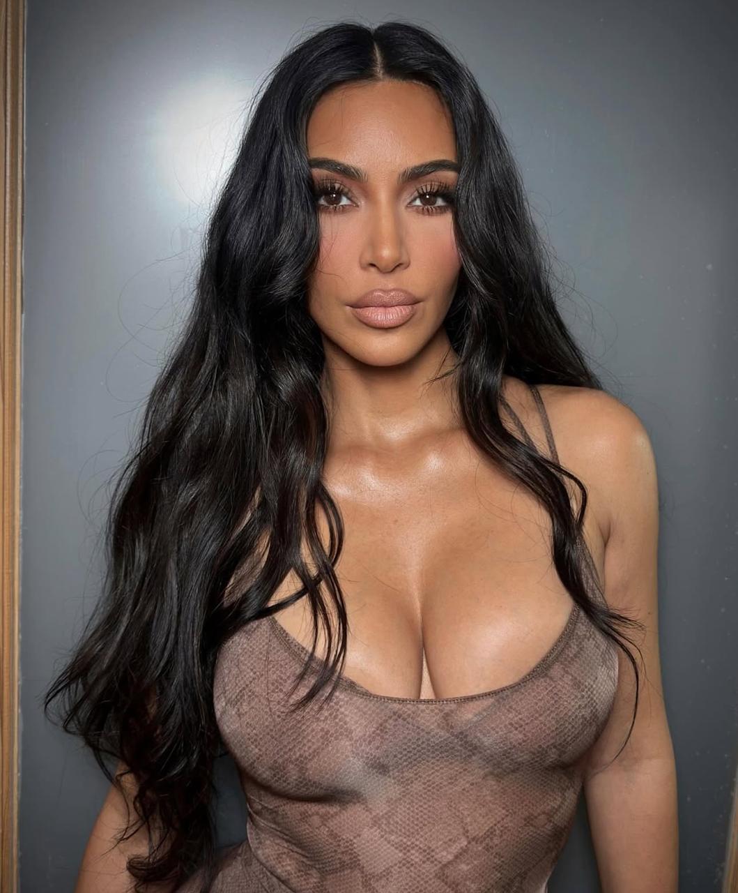 Tomografia cerebral de Kim Kardashian mostra 'baixa atividade' e buracos