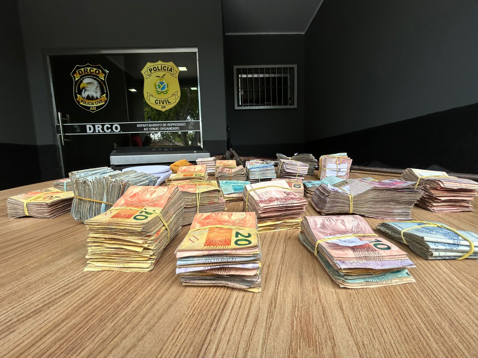 Grupo é preso e R$ 47 milhões bloqueados em operação contra o tráfico em Manaus e no Ceará