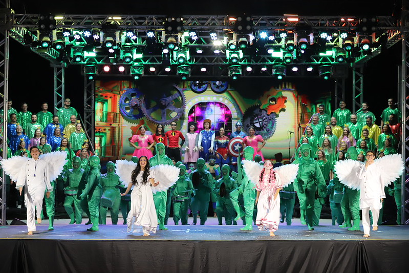 "Um Sonho de Natal" atrai centenas de pessoas à Ponta Negra e emociona o público