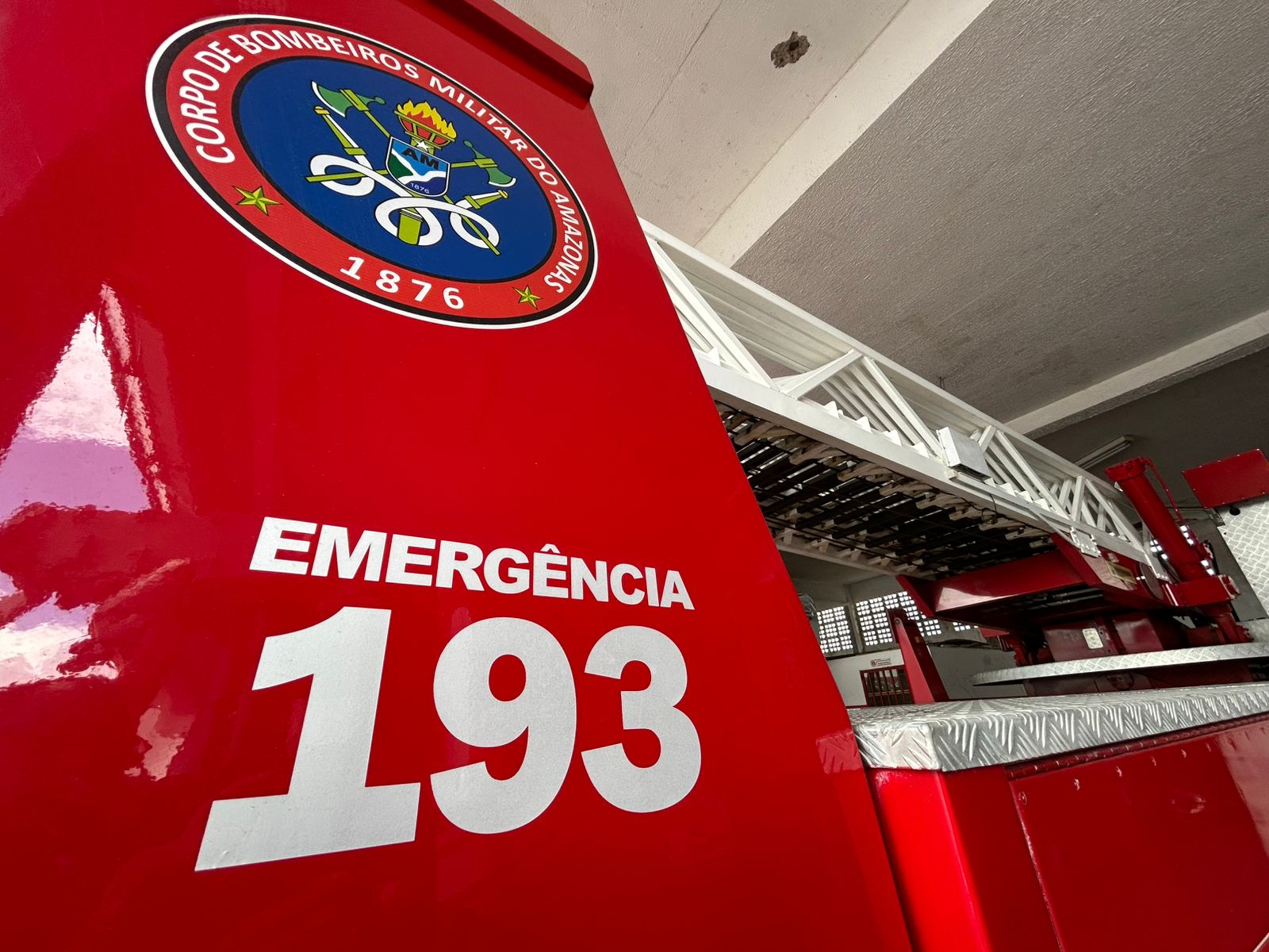 Supermercado fecha com cliente dentro e bombeiros são acionados no Petrópolis