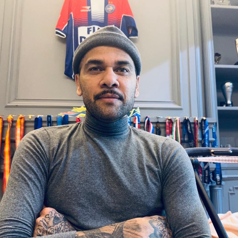 Fundo pede bloqueio de imóveis e carros de Daniel Alves no Brasil por dívida de R$ 7,7 milhões
