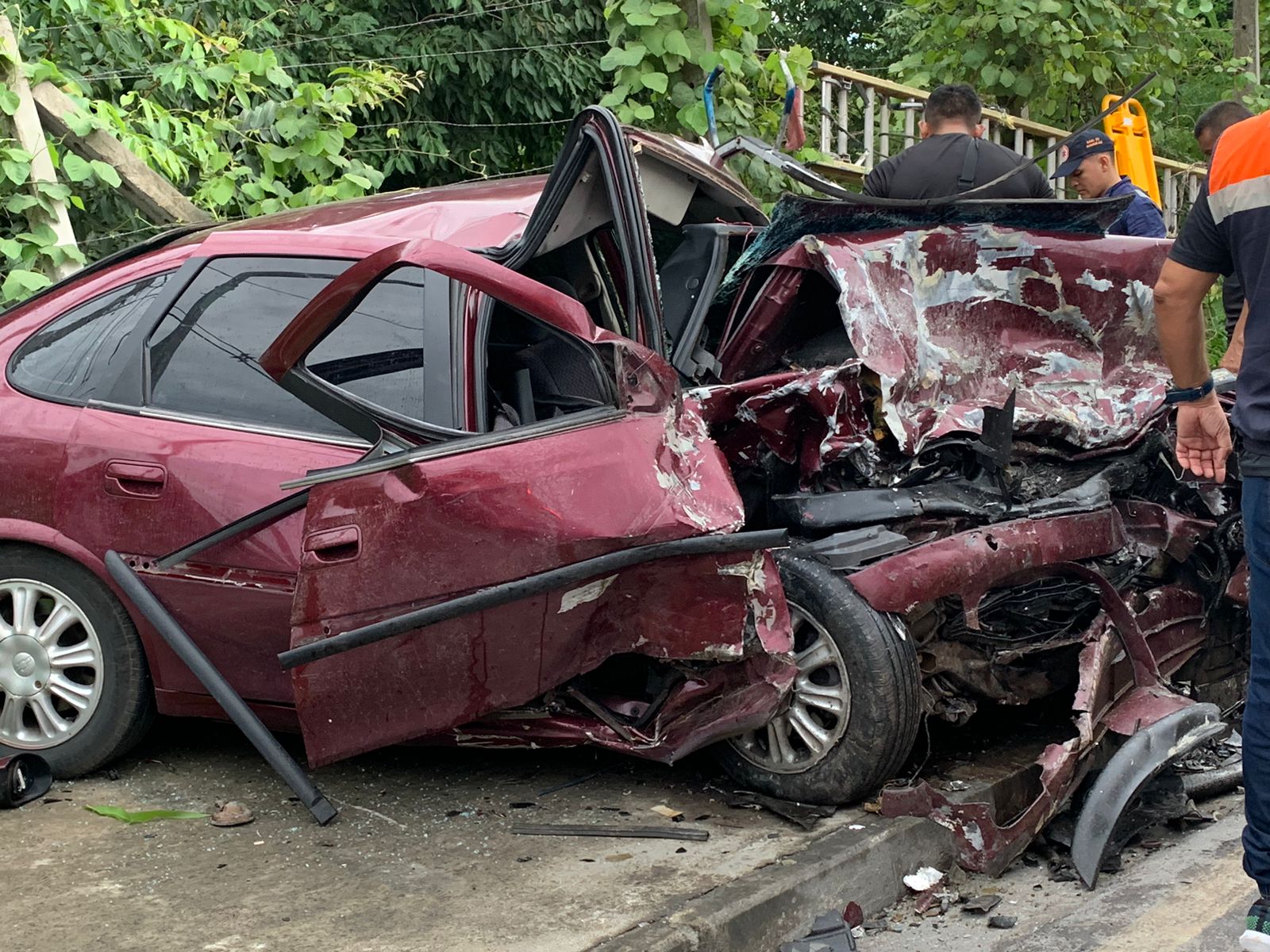 Vítima morre em colisão violenta entre carros na Avenida Oitis