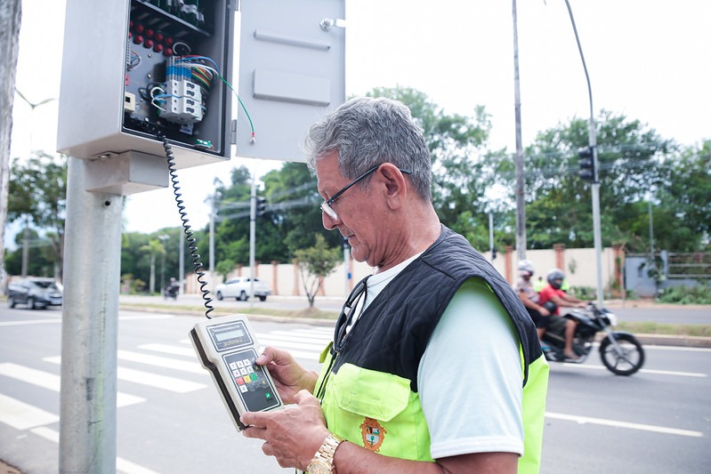 IMMU instala novo semáforo para pedestres na Avenida do Turismo; confira local