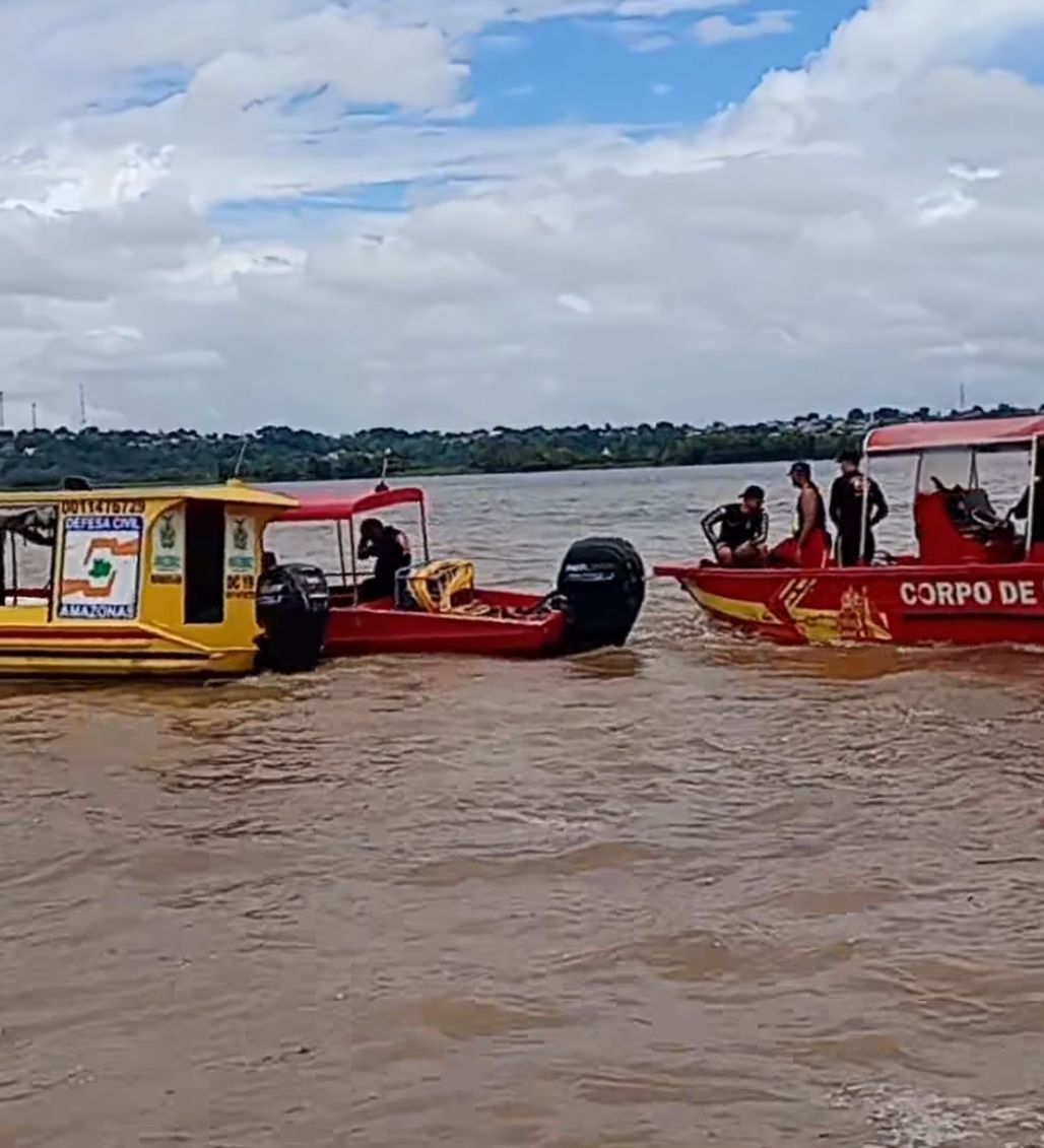 Bombeiros de SP chegam a Manaus para buscas subaquáticas após naufrágio