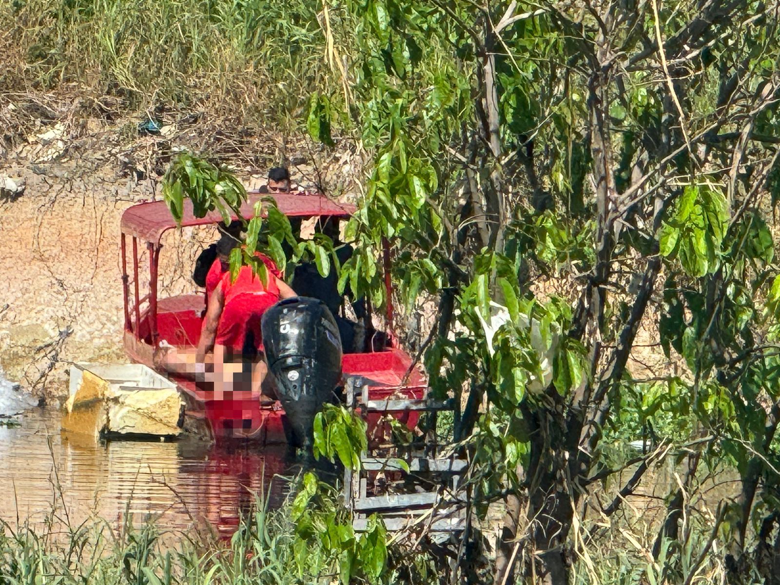 Seminu, homem é achado morto dentro de geladeira em estaleiro em Manaus 