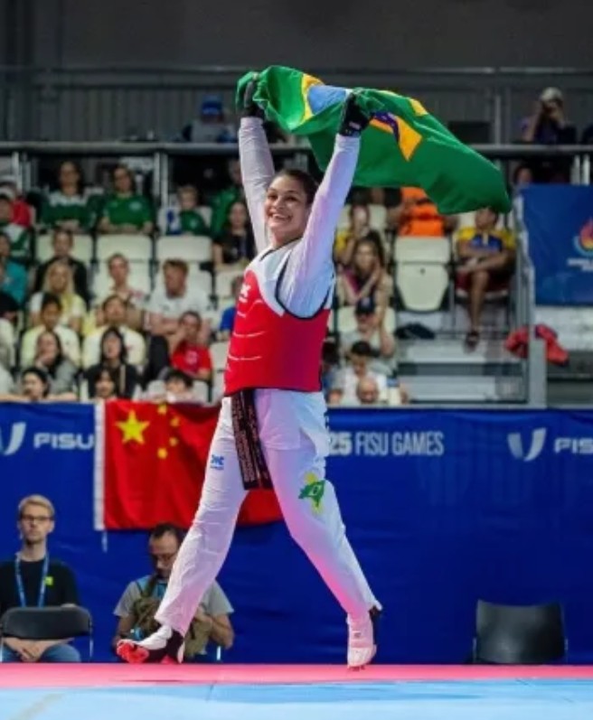 Maria Clara Pacheco conquista ouro no Mundial de Taekwondo em Seul