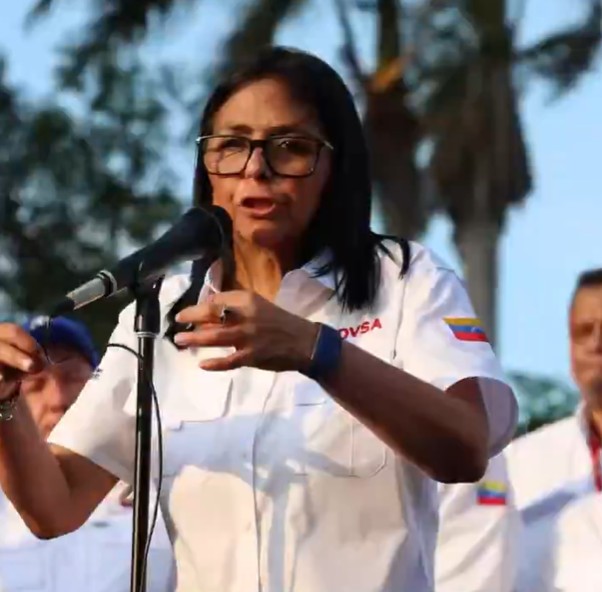 “Já chega de ordens de Washington sobre a Venezuela” diz Delcy Rodríguez em discurso polêmico