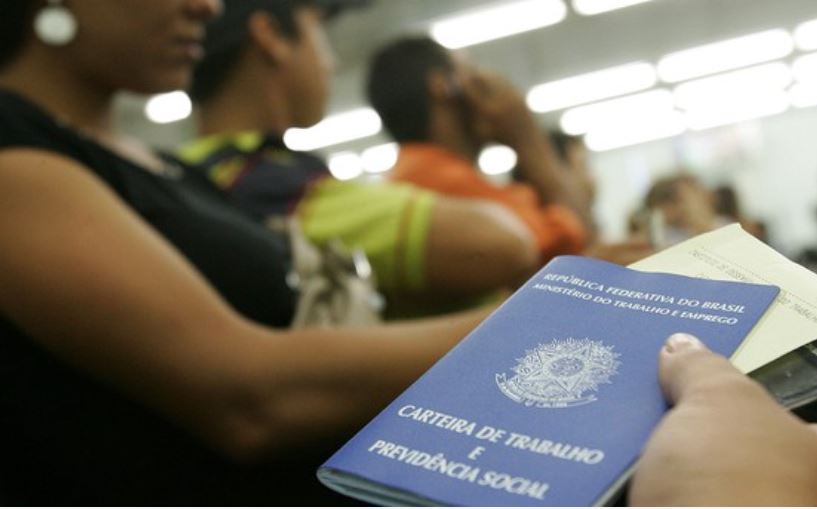 Desemprego cai 1,6% ponto percentual, segundo pesquisa do IBGE