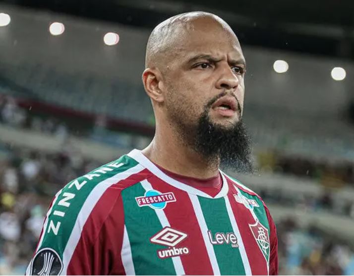 Felipe Melo tem quase R$ 2 milhões bloqueados por causa de dívida de mansão