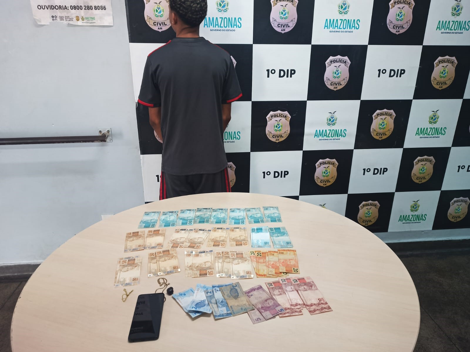 Homem é baleado por pistoleiro em plena luz do dia em Manaus