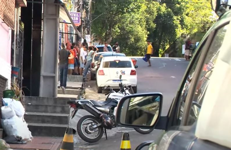 Homem é preso após estrangular companheiro no quarto de hotel em Manaus