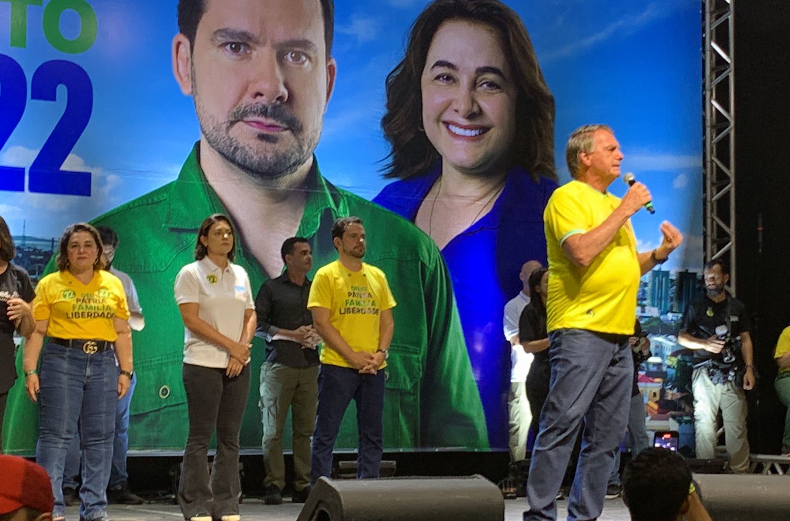 Em Manaus, Bolsonaro reforça campanha de Alberto Neto para 2º turno