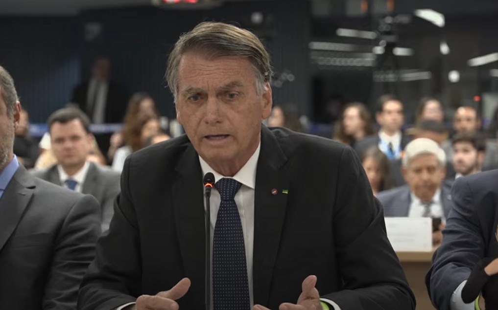 Bolsonaro pede desculpas a Moraes e admite que não tinha provas contra ministros