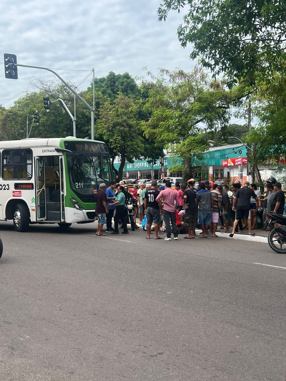 Mulher atropelada por ônibus na Compensa morre em hospital