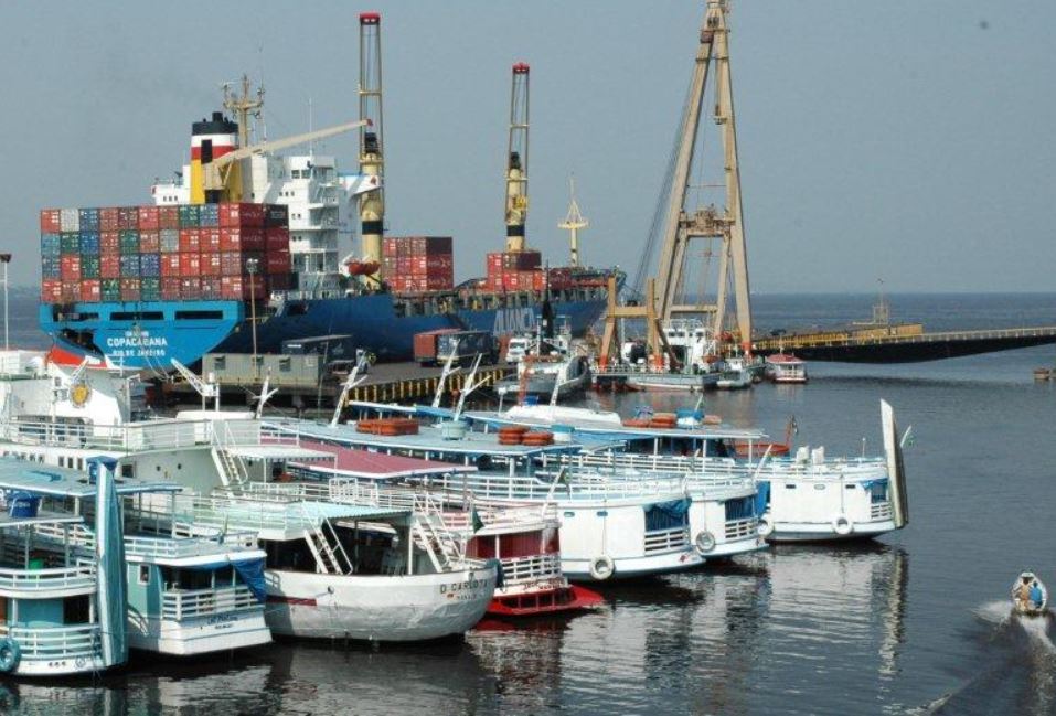 Buscas por homem que caiu em rio após levar choque são suspensas em Manaus