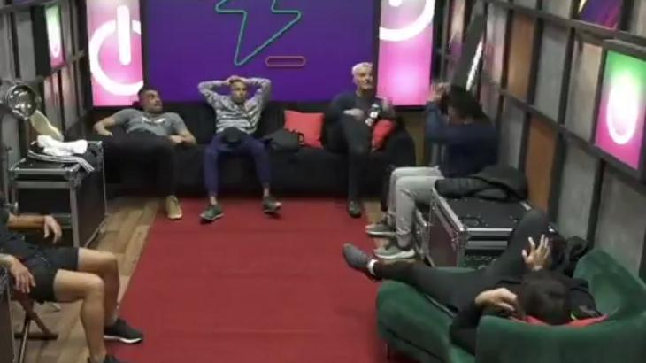 Cenário do Power Couple cai na cabeça de participante; vídeo