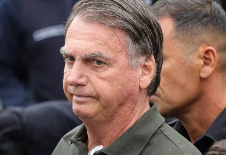 Cirurgia de Bolsonaro durará aproximadamente quatro horas; saiba mais 