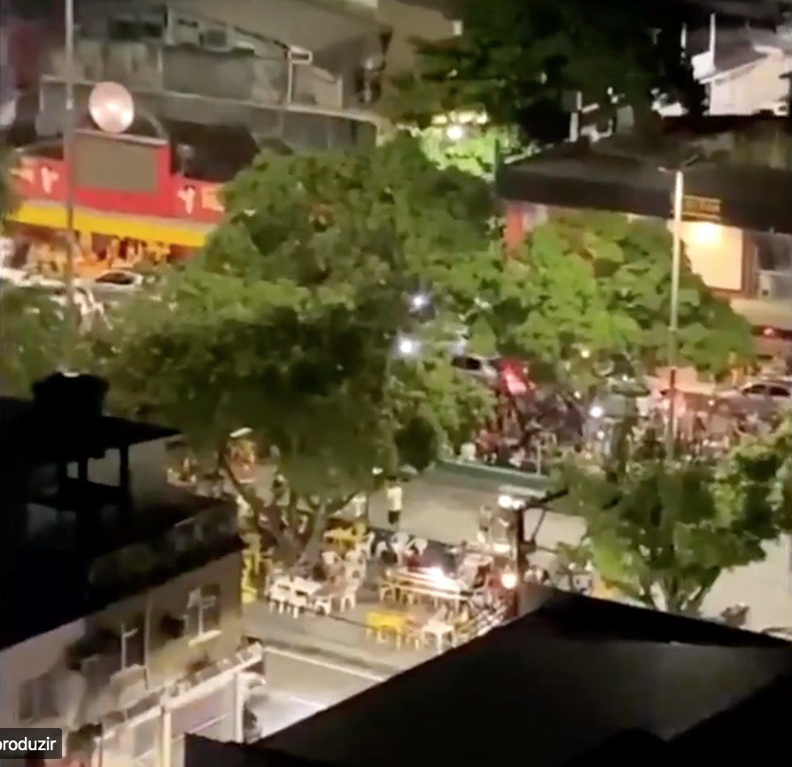 Manauaras ignoram alerta de 3ª onda e lotam Praça do Eldorado