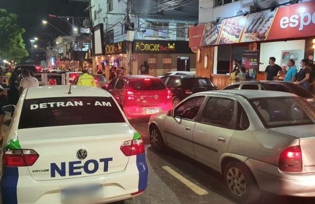 Bares e restaurantes da praça do Eldorado voltam a funcionar