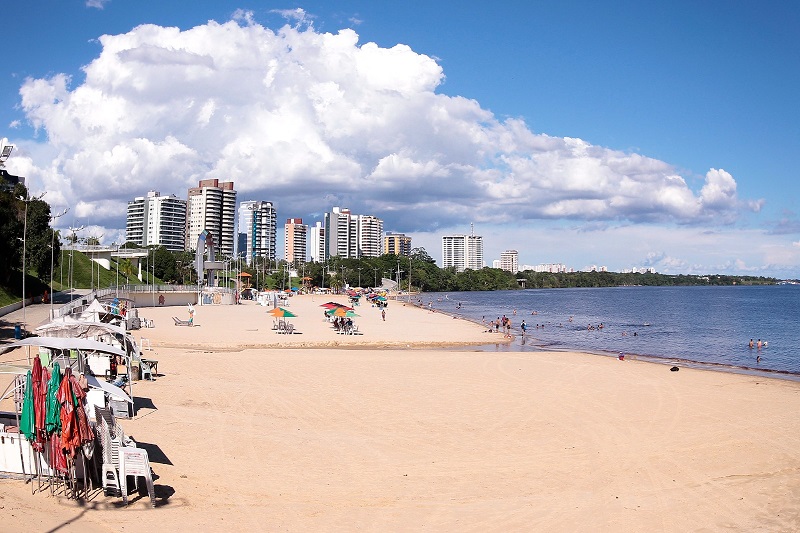 Mulher morre após sofrer afogamento na Praia da Ponta Negra 