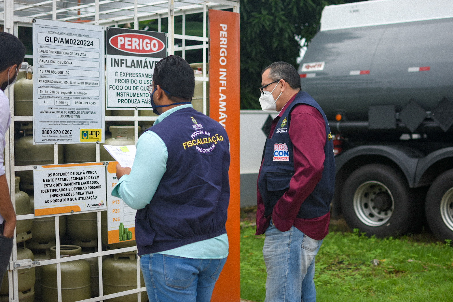 Procon notifica distribuidoras por preço abusivo do gás no Amazonas
