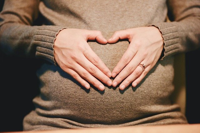 Gengivite gravidica: saiba como previnir problema que pode causar aborto 
