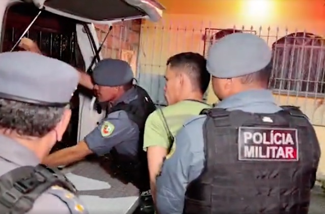 Homem esfaqueia rival por ciúmes de vizinha em Manaus