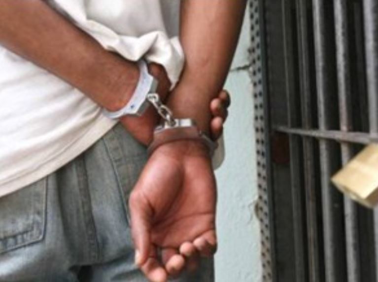 Homem é preso após fazer arrastões em rede de drogarias em Manaus