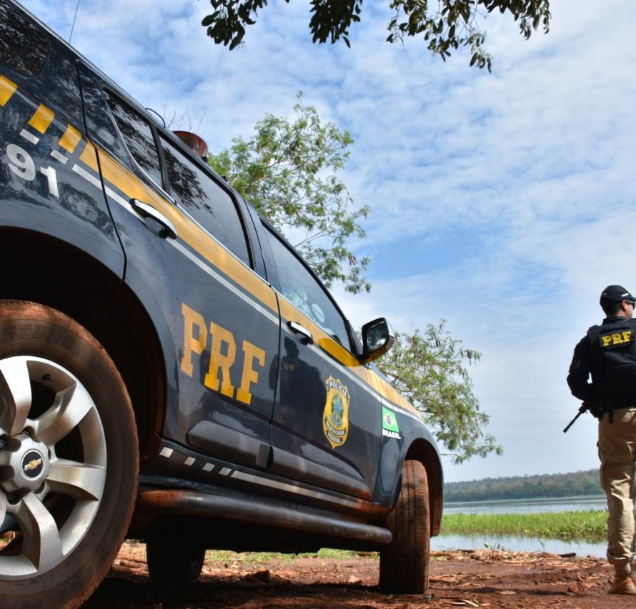 Homem é preso com carro roubado e documentos falsos em estrada no Amazonas